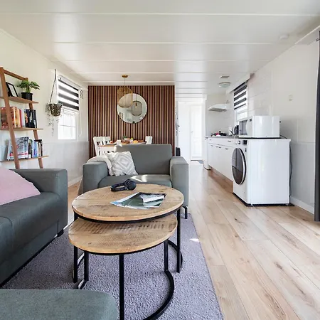 64, Charming Nature Retreat, Near Efteling, With Private Parking & Garden Chalet