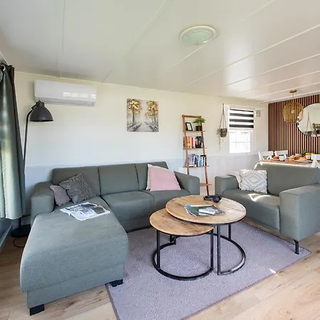 64, Charming Nature Retreat, Near Efteling, With Private Parking & Garden Chalet Oisterwijk