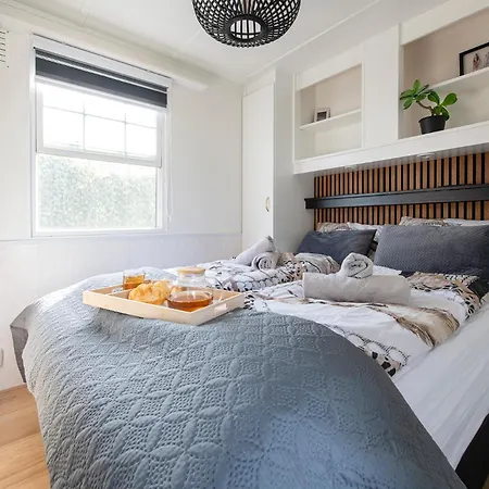 64, Charming Nature Retreat, Near Efteling, With Private Parking & Garden Chalet