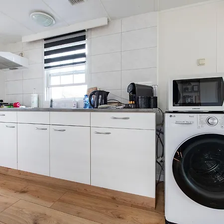 64, Charming Nature Retreat, Near Efteling, With Private Parking & Garden *