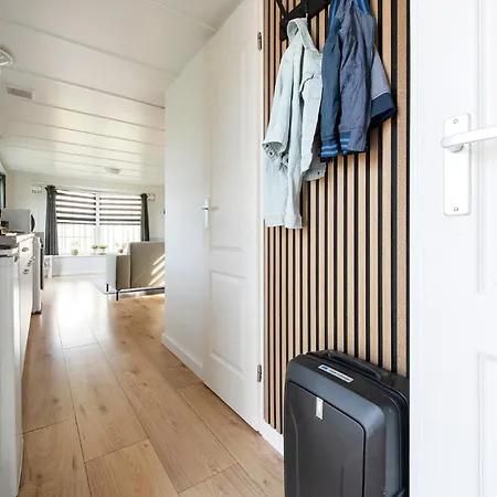 64, Charming Nature Retreat, Near Efteling, With Private Parking & Garden Chalet *