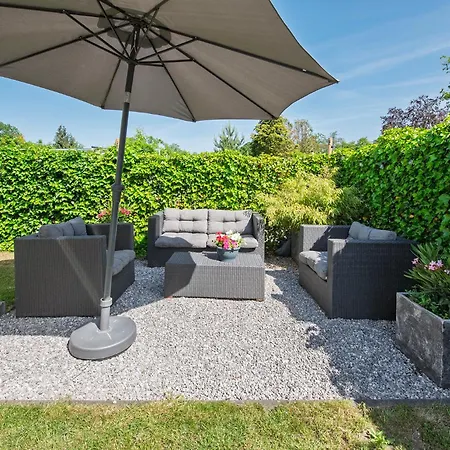 Chalé 64, Charming Nature Retreat, Near Efteling, With Private Parking & Garden *