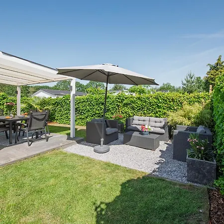 64, Charming Nature Retreat, Near Efteling, With Private Parking & Garden
