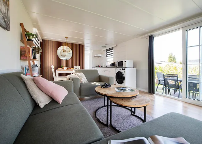 64, Charming Nature Retreat, Near Efteling, With Private Parking & Garden *