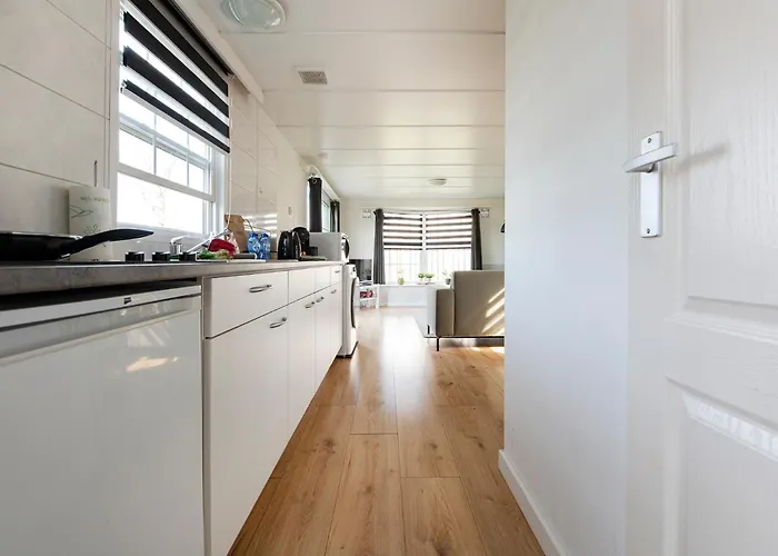 Domek alpejski 64, Charming Nature Retreat, Near Efteling, With Private Parking & Garden *