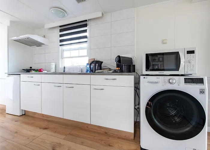 64, Charming Nature Retreat, Near Efteling, With Private Parking & Garden *