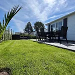 64, Charming Nature Retreat, Near Efteling, With Private Parking & Garden 샬레 *