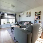 64, Charming Nature Retreat, Near Efteling, With Private Parking & Garden *