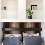 샬레 64, Charming Nature Retreat, Near Efteling, With Private Parking & Garden 오이스터위지크