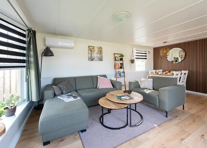 64, Charming Nature Retreat, Near Efteling, With Private Parking & Garden Chalet Oisterwijk