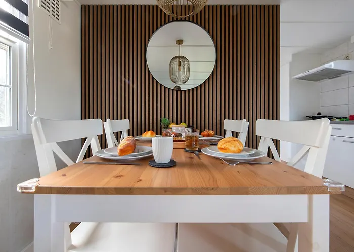 64, Charming Nature Retreat, Near Efteling, With Private Parking & Garden Chalet